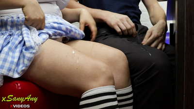 หนุ่มสาว เด็กนักเรียน กระตุก ปิด ไปยัง เพื่อนร่วมชั้น บน homework-xsanyAny